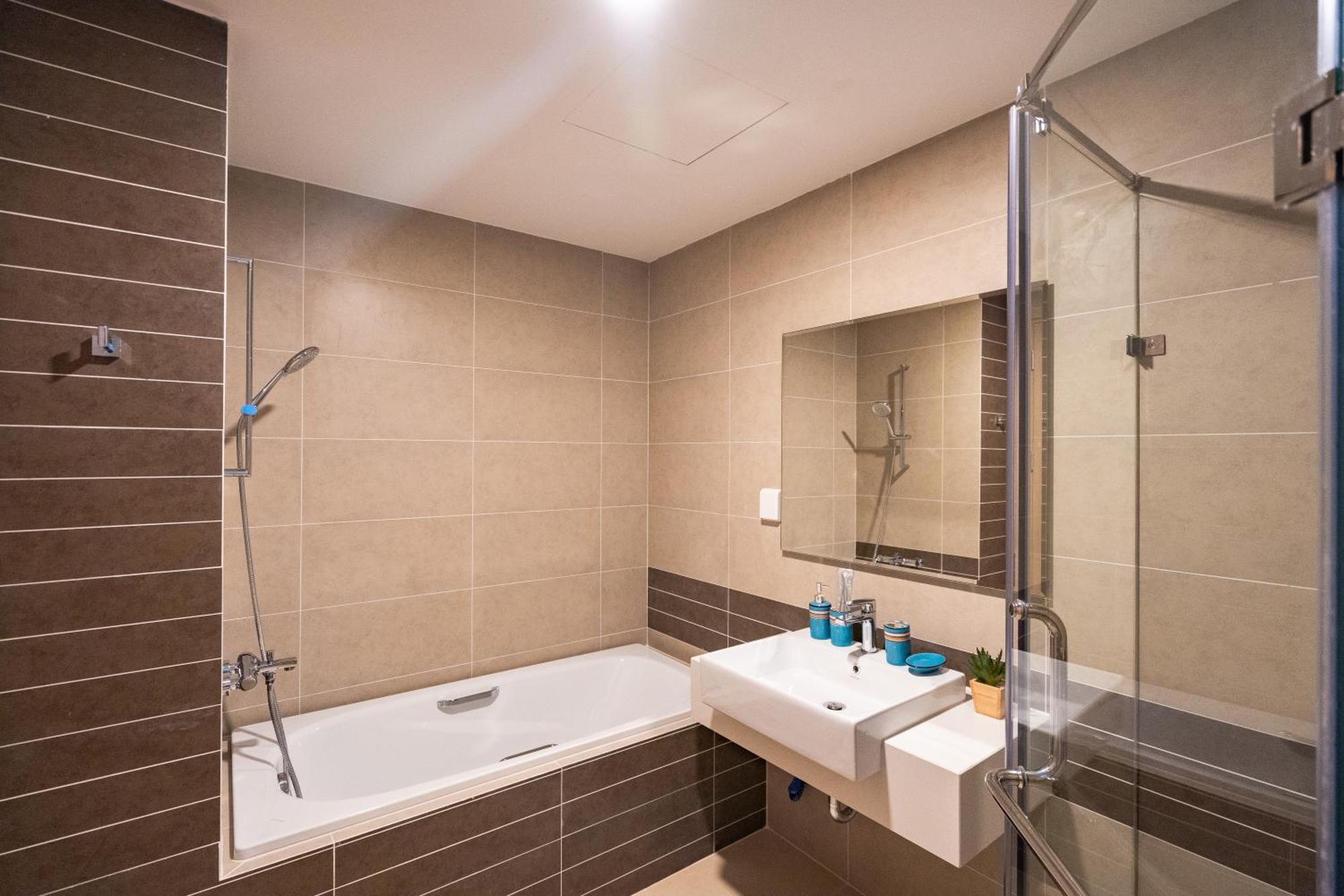 Central Business District Rivergate Apartment - Free Pickup & Pool Ho Chi Minh City Exterior photo